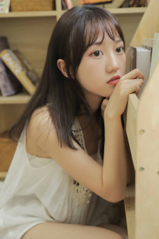 《年轻女教师》hd在线